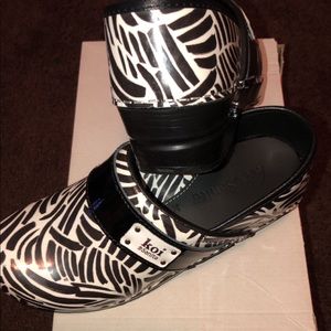 Sanita koi clogs new in box